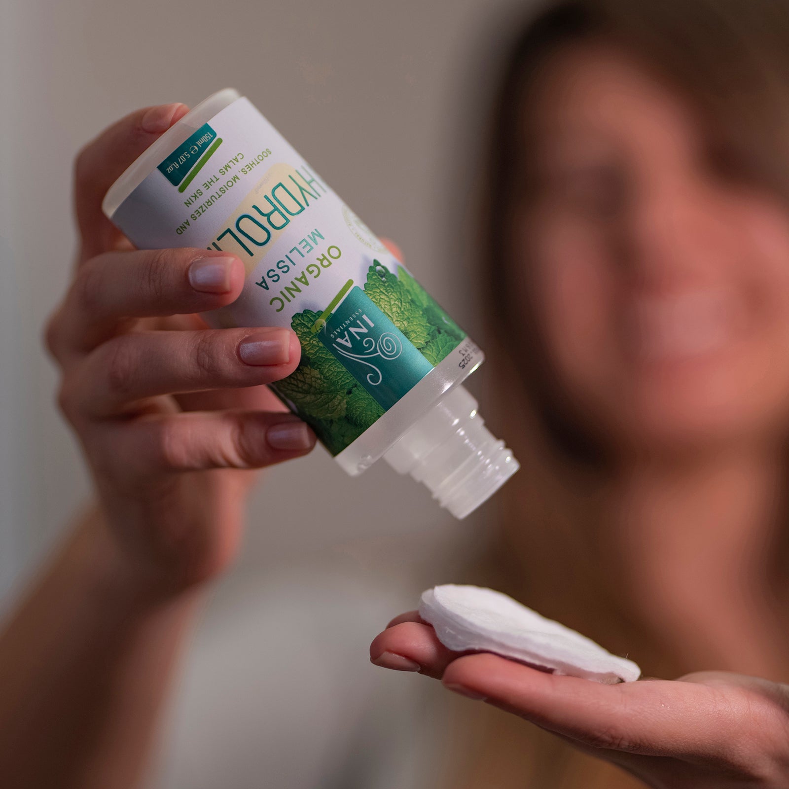 EKO Hidrolat melise - Hydrolina ZA RAZDRAŽENO KOŽO IN DERMATITIS - 150 ml