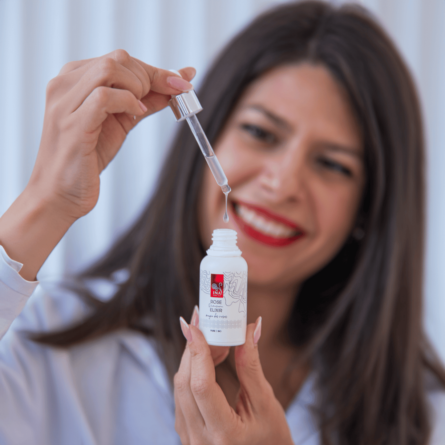Intenzivni Serum Proti Staranju Obraza z Organskim Rožnim Oljem – Rose Elixir